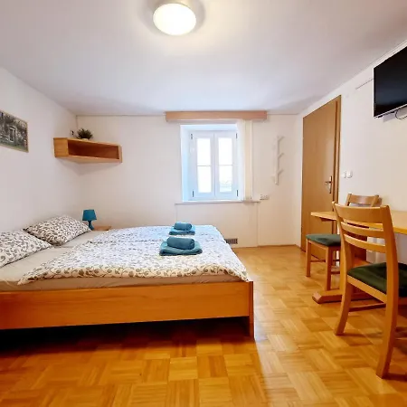 Gostinjska kuća Prima Z 3*